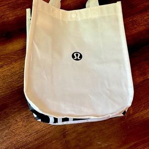 Lululemon bag, no stains